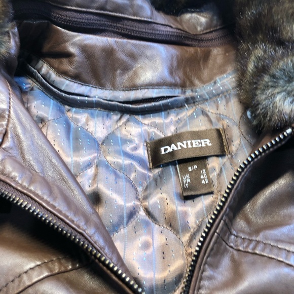 Danier Brown Leather Jacket with Removable Faux Fur trim Women’s Small - Picture 14 of 16